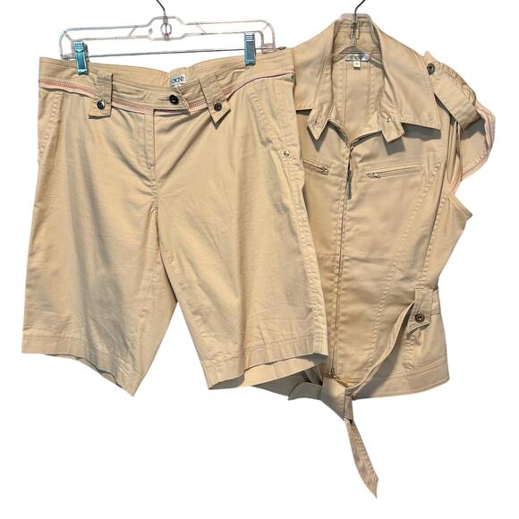 Cache 2 pc Top Vest City Walking Bermuda Safari Short Beige Red Stitching $206 - Picture 1 of 16